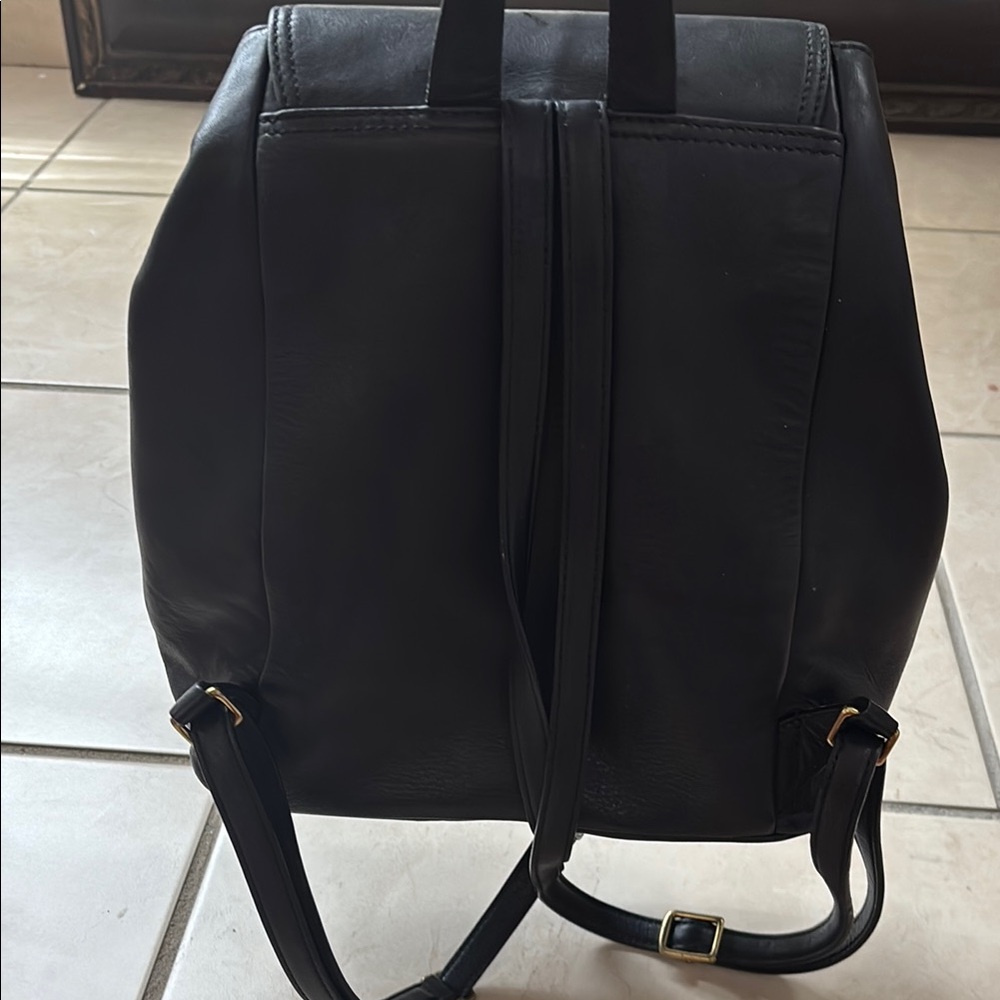 Vintage Coach90’s Black Leather Backpack with Gold Accents - Picture 4 of 9